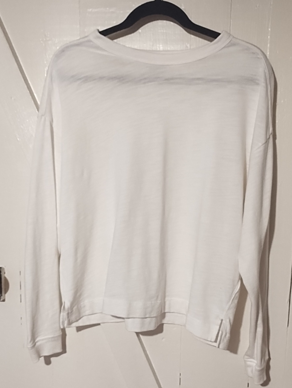 Old Navy White Crewneck Pullover Sweater EUC Size Medium.